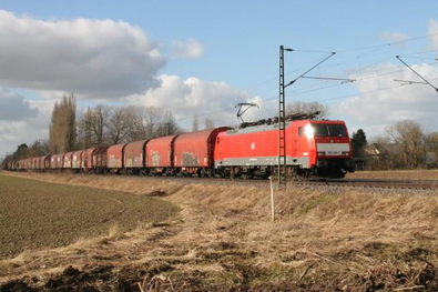 Güterzug auf der Betuwe-Linie im Stadtgebiet Emmerich