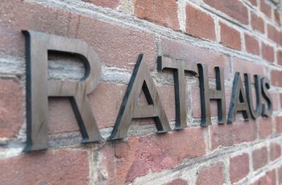 Rathaus Schriftzug