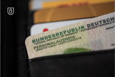 Personalausweis in Portemonaie Personalausweis in Portemonaie