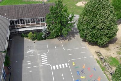 Regenbogenschule in Hüthum aus der Luft Regenbogenschule in Hüthum aus der Luft