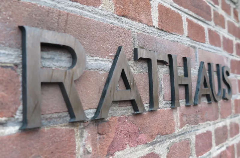 Rathaus Schriftzug
