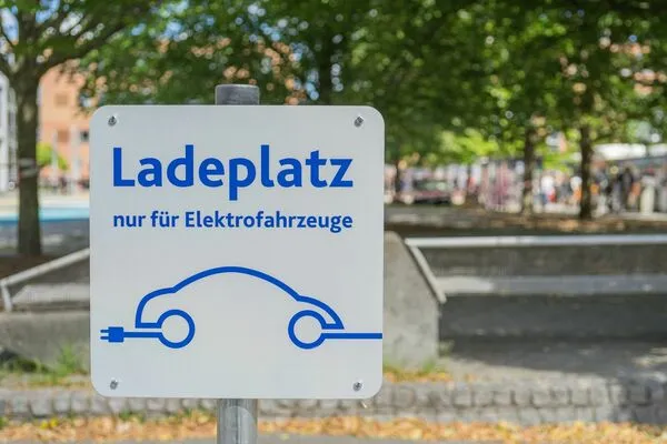 Ladeplatz für E-Fahrzeuge (Bildquelle: Pixabay) Ladeplatz für E-Fahrzeuge (Bildquelle: Pixabay)