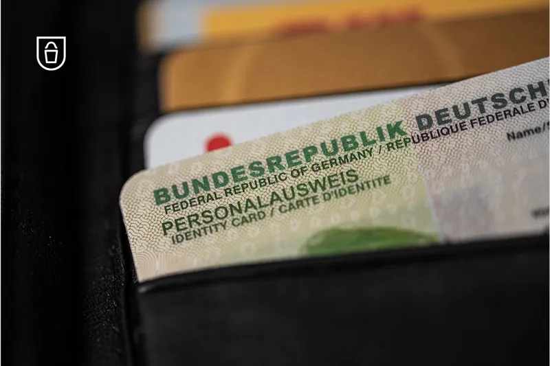 Personalausweis in Portemonaie