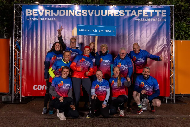 Einige Teilnehmer der Emmericher Laufgruppe am Start in Wageningen