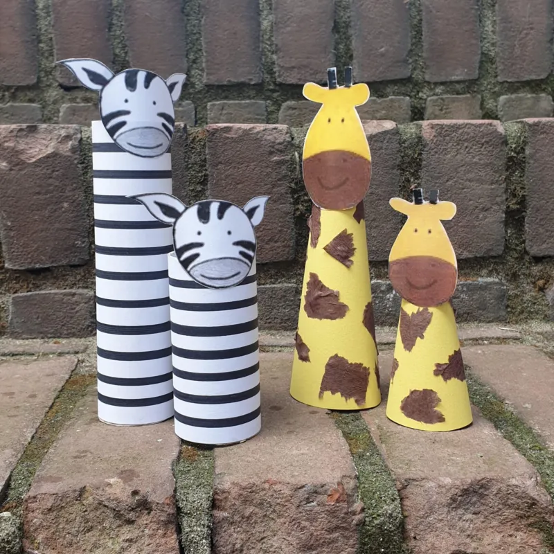 Zebras und Giraffen in der Stadtbücherei Emmerich 