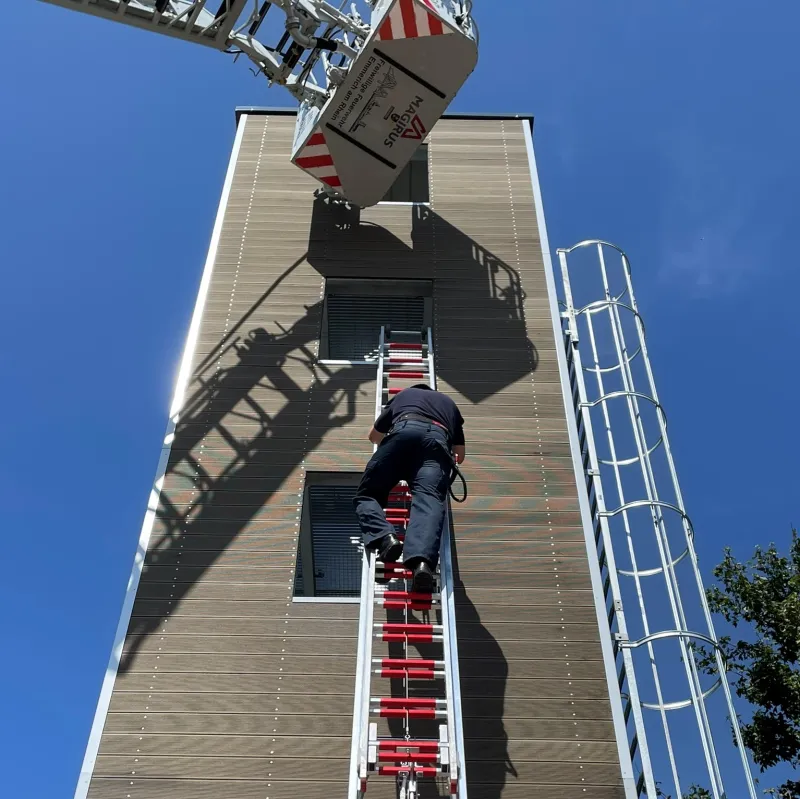 Neuer Übungsturm Emmericher Feuerwehr Neuer Übungsturm Emmericher Feuerwehr