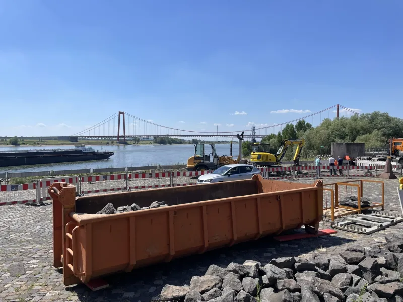 Unterhalb der Martinikirche haben die Arbeiten für einen Geh- und Radweg begonnen.